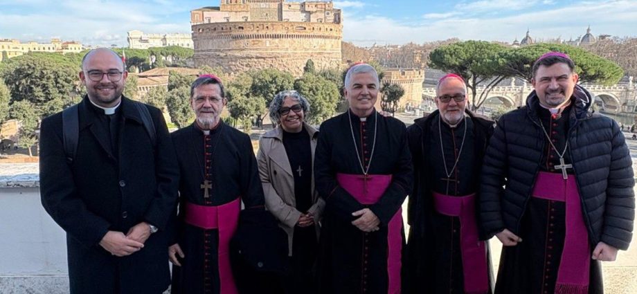 MISSÕES MISSIONÁRIAS: DOM ESMERALDO APRESENTA EXPERIÊNCIAS AO PAPA