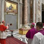 BASÍLICA DE SÃO PEDRO: PORTA SANTA FECHADA