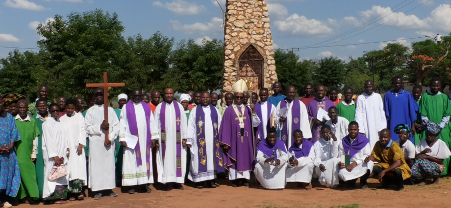 AUTO-SUSTENTABILIDADE: IGREJA EM NAMPULA DESAFIA FIÉIS
