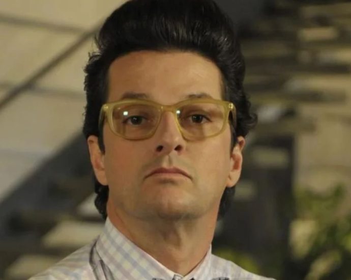 CRÔ REAPARECE EM TRÊS GRAÇAS E AMEAÇA ARMINDA