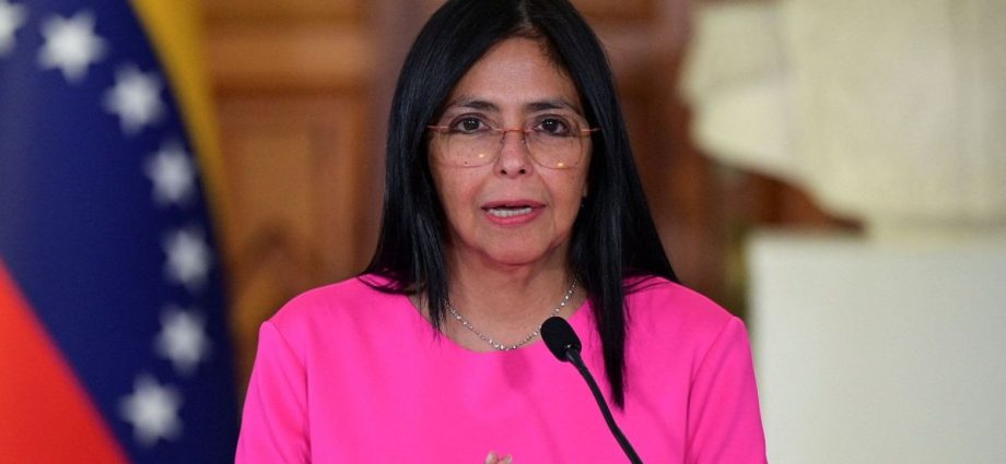 DELCLY RODRÍGUEZ: DESAFIOS E OPORTUNIDADES NA VENEZUELA