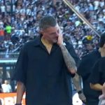 PABLO VEGETTI EMOCIONA TORCIDA DO VASCO EM DESPEDIDA