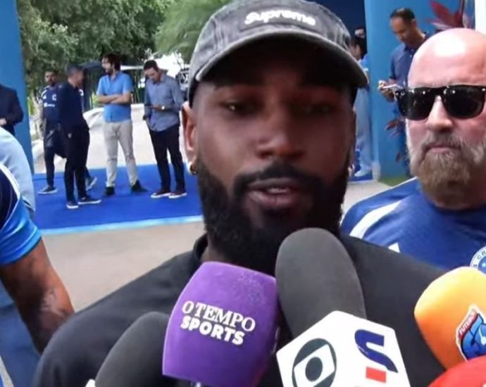 GERSOM CHEGA AO CRUZEIRO E AGRADECE DIRETORIA