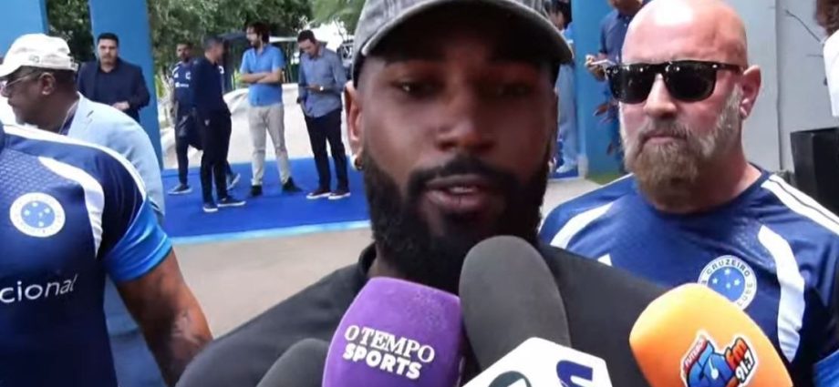 GERSOM CHEGA AO CRUZEIRO E AGRADECE DIRETORIA