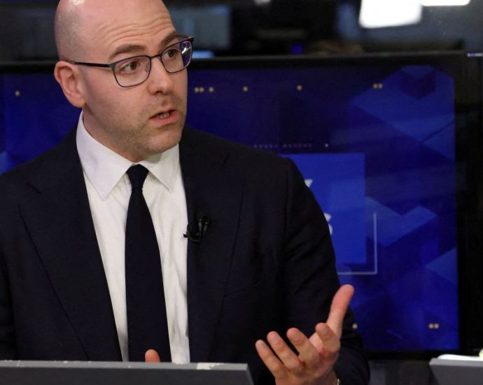 FED: DIRIGENTE DEVE DEIXAR CARGO COM INDICAÇÃO DE WARSH