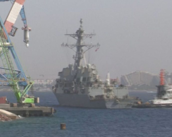 DESTRÓIER DOS EUA CHEGA A ISRAEL EM MOMENTO TENSO