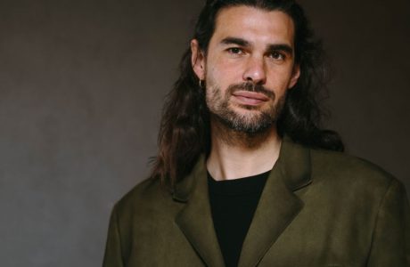 OLIVER LAXE: CONHEÇA O DIRETOR DE SIRÂT