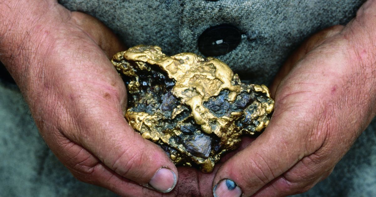 OURO: QUEDA COM REALIZAÇÃO DE LUCROS E MENOR TENSÃO