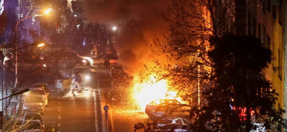 PROTESTOS NO IRÃ: CAOS EM HOSPITAIS E VÍTIMA DE TIROS