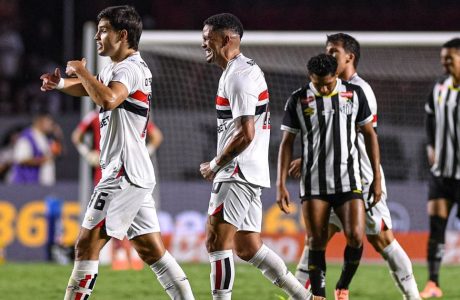 SÃO PAULO VENCE SANTOS E GANHA RESPIRO NO PAULISTA