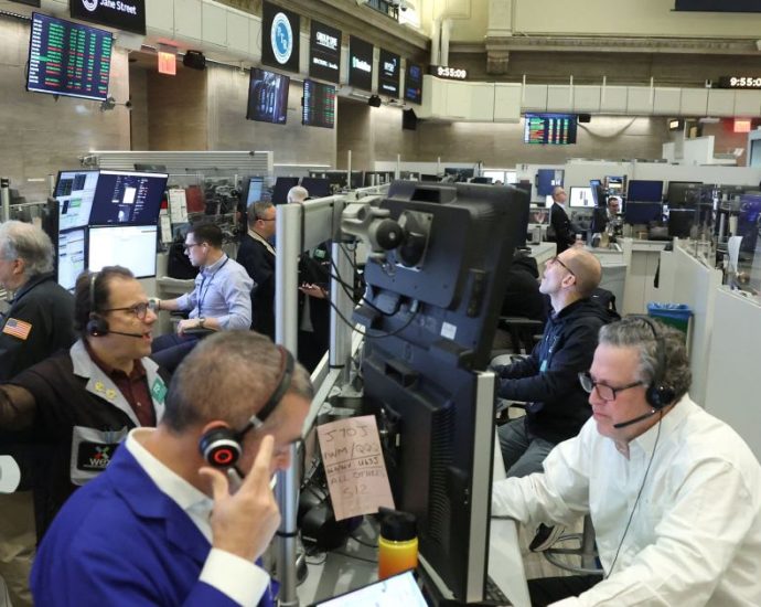 PAYROLL: WALL STREET REGISTRA ALTA RECORDES