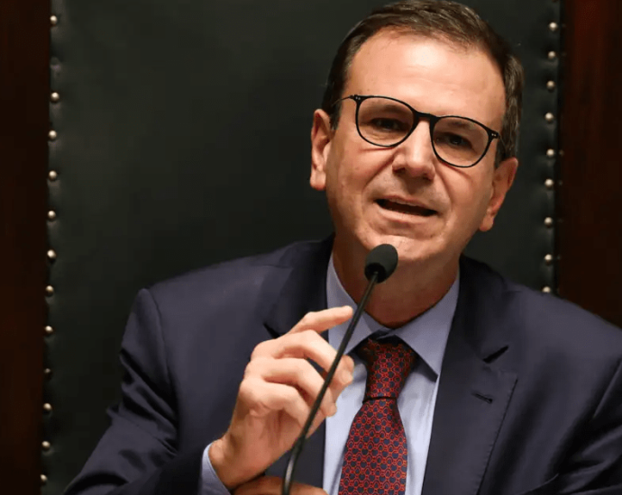 EDUARDO PAES DEIXA A PREFEITURA DO RJ EM MARÇO