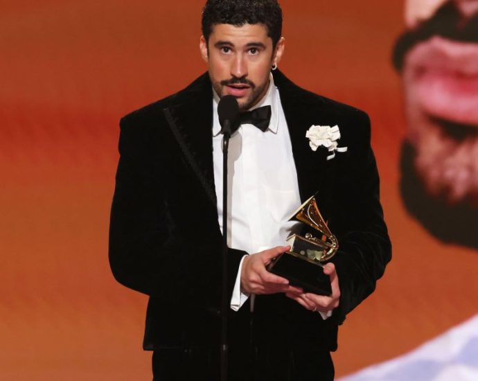 GRAMMY: BAD BUNNY CONQUISTA O ÁLBUM DO ANO