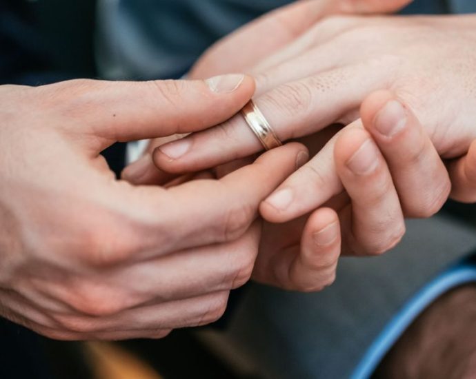 CASAMENTO GAY: APOIO ATINGE 52% NO BRASIL