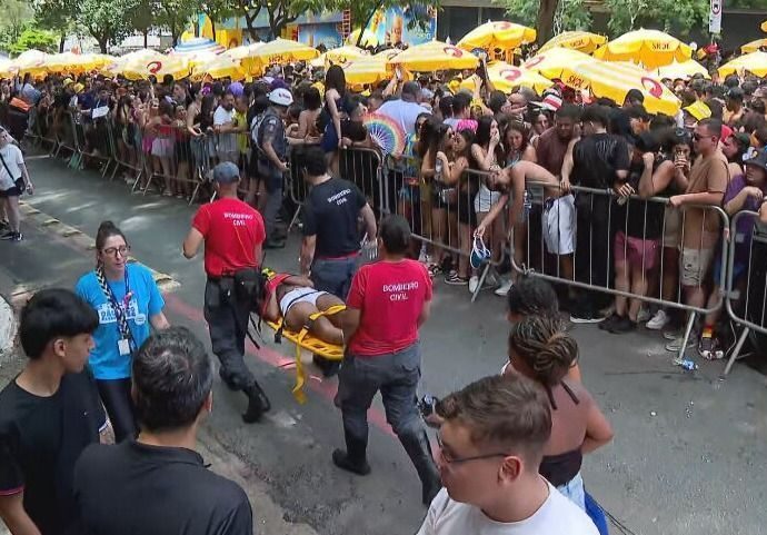 BLOCO SKOL PAUSA APÓS TUMULTO NO CARNAVAL DE SP