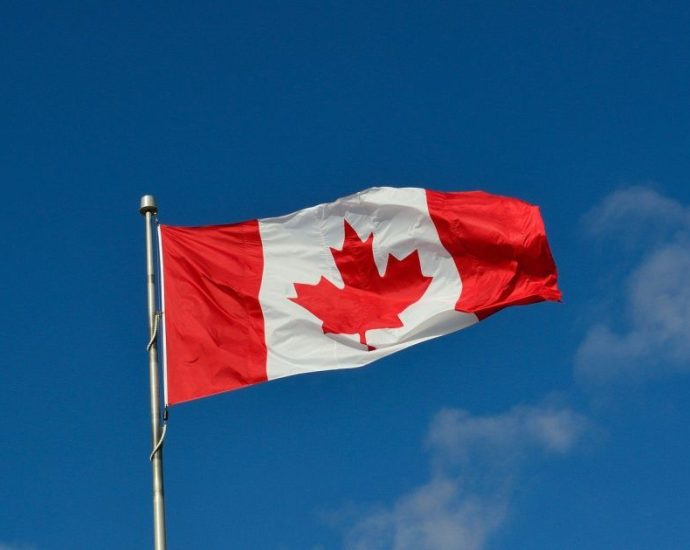 ATAQUE A TIROS EM ESCOLA NO CANADÁ DEIXA MORTOS