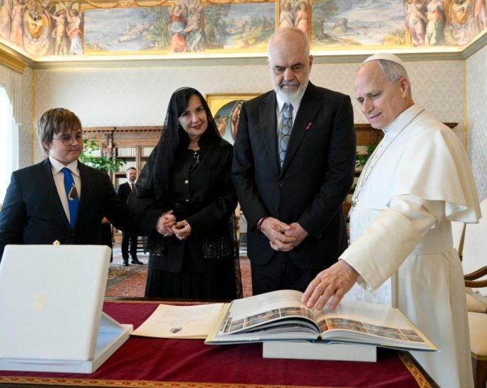 ENCONTRO ENTRE O PREMIÊ DA ALBÂNIA E O PAPA