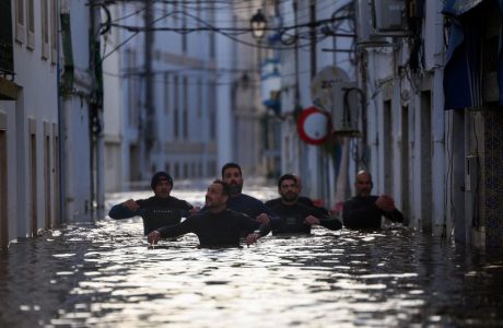 INUNDAÇÕES: A PROXIMIDADE DO PAPA COM VÍTIMAS