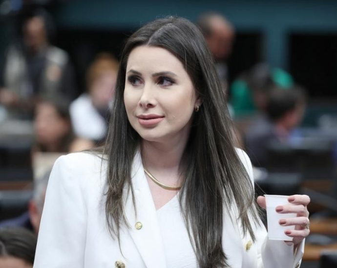 DEPUTADA CAROL DE TONI DEIXA O PL E BUSCA NOVA CHAPA