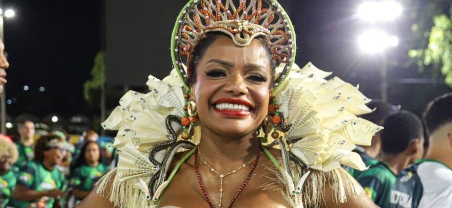 CARNAVAL 2026: QUITÉRIA CHAGAS MUDA FANTASIA A PEDIDO DE CONCEIÇÃO EVARISTO