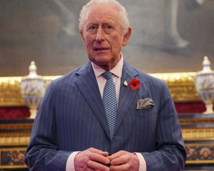 TIROS EM ESCOLA: REI CHARLES CONDENA A VIOLÊNCIA