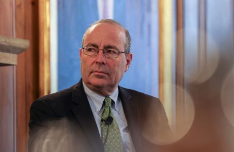 FED REDUZ INFLAÇÃO A 2% COM RESILIÊNCIA ECONÔMICA