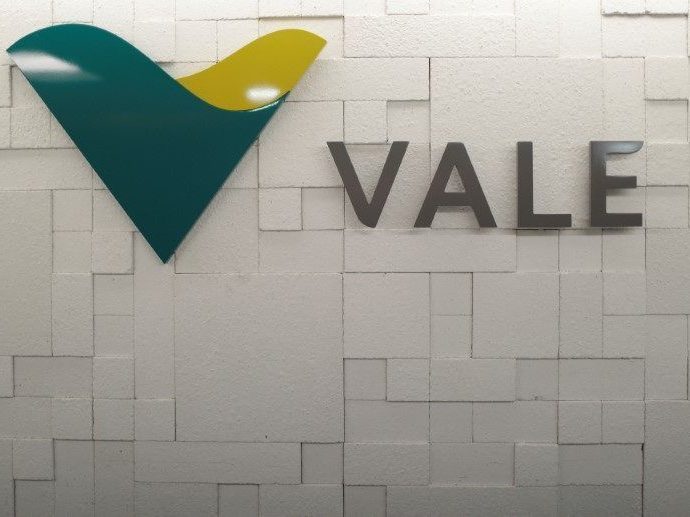 VALE: AÇÕES CAEM APÓS RENOVAR MÁXIMAS HISTÓRICAS